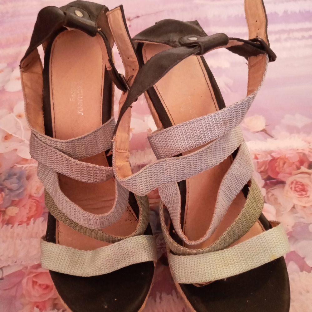 Shoes - Picture 2 of 4